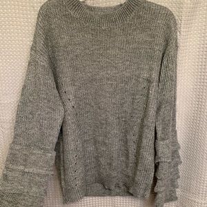 Grey sweater with ruffles sleeves